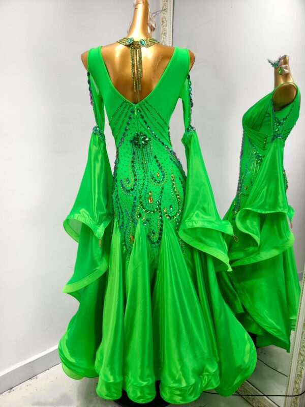 Green ballroom and smooth dance dress with bell sleeves, with or without floats - Image 2