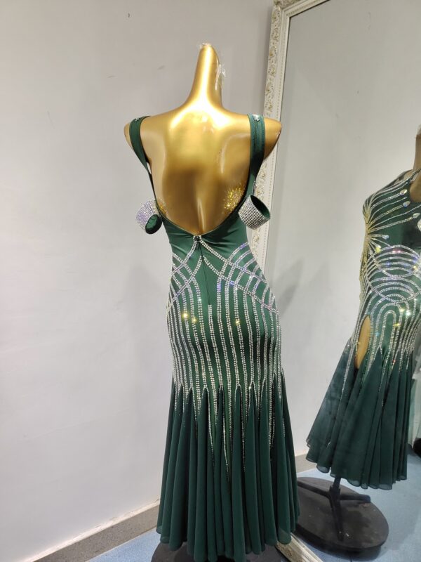 Emerald green smooth dance dress, with or without sleeves - Image 2