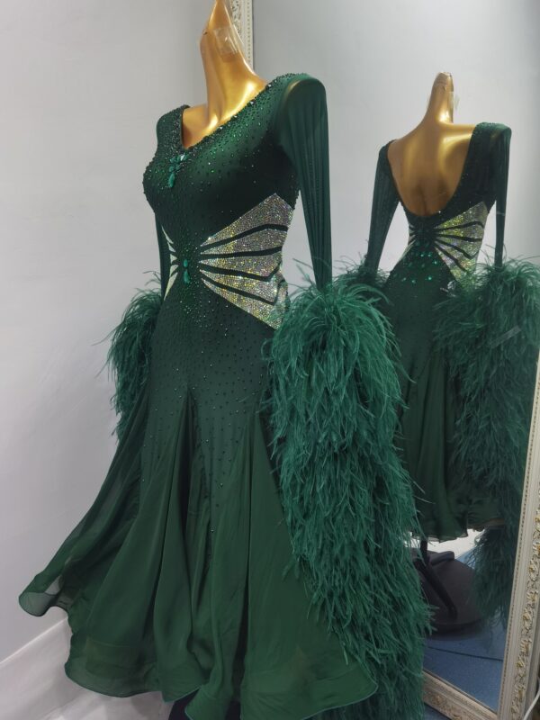 Emerald green smooth dance dress with ostrich feathers, with or without sleeves - Image 4