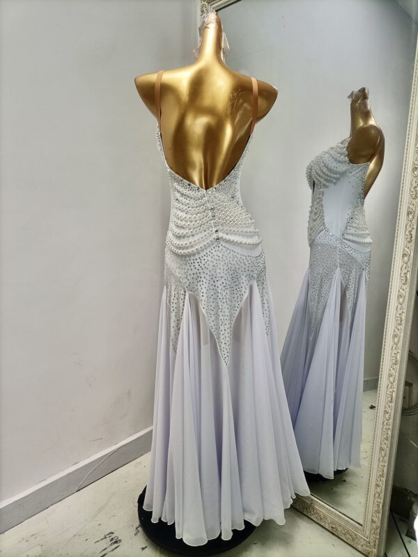 White smooth dance dress with or without slit - Image 2